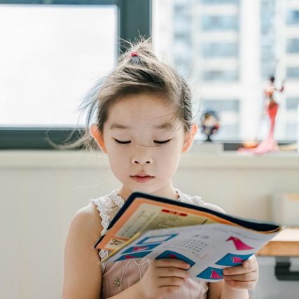 girl reading book 2 640