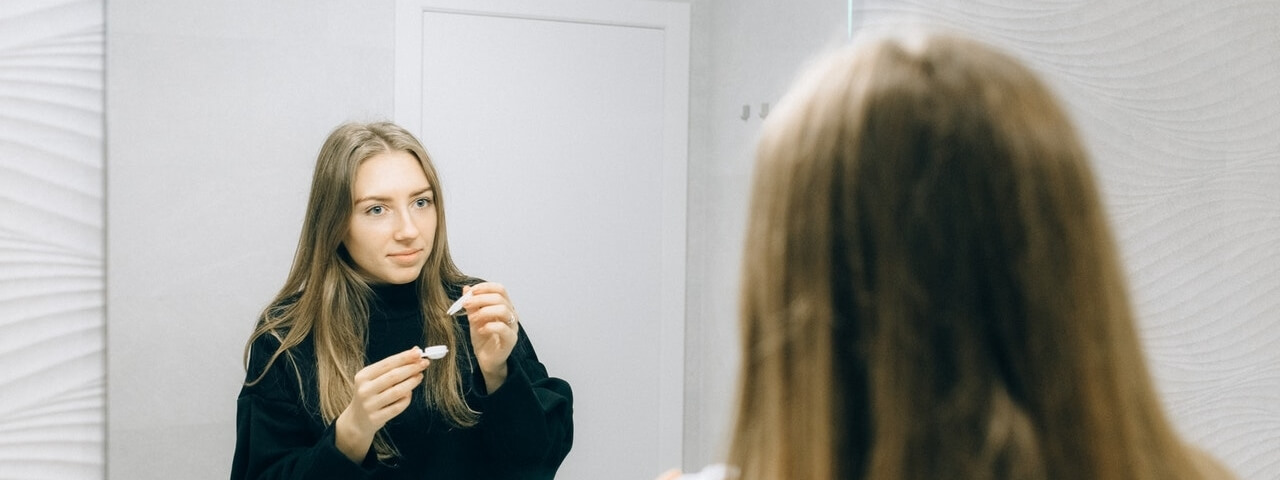 girl putting on scleral lenses