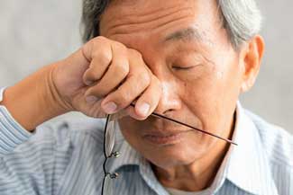 Dry Eye Asian Man 640×350 1.jpg