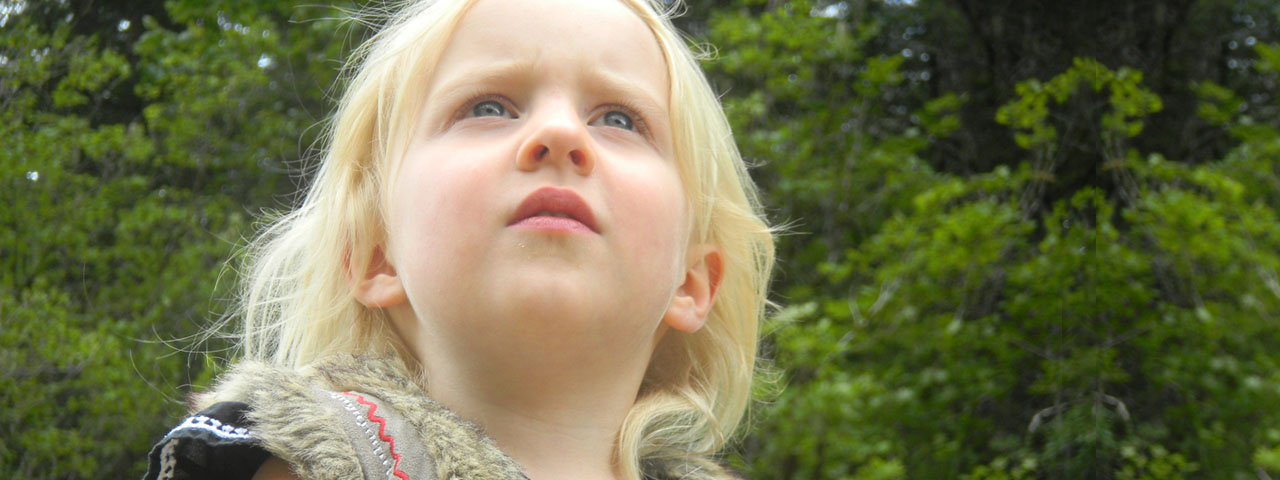 Female Child Looking Upward 1280×480