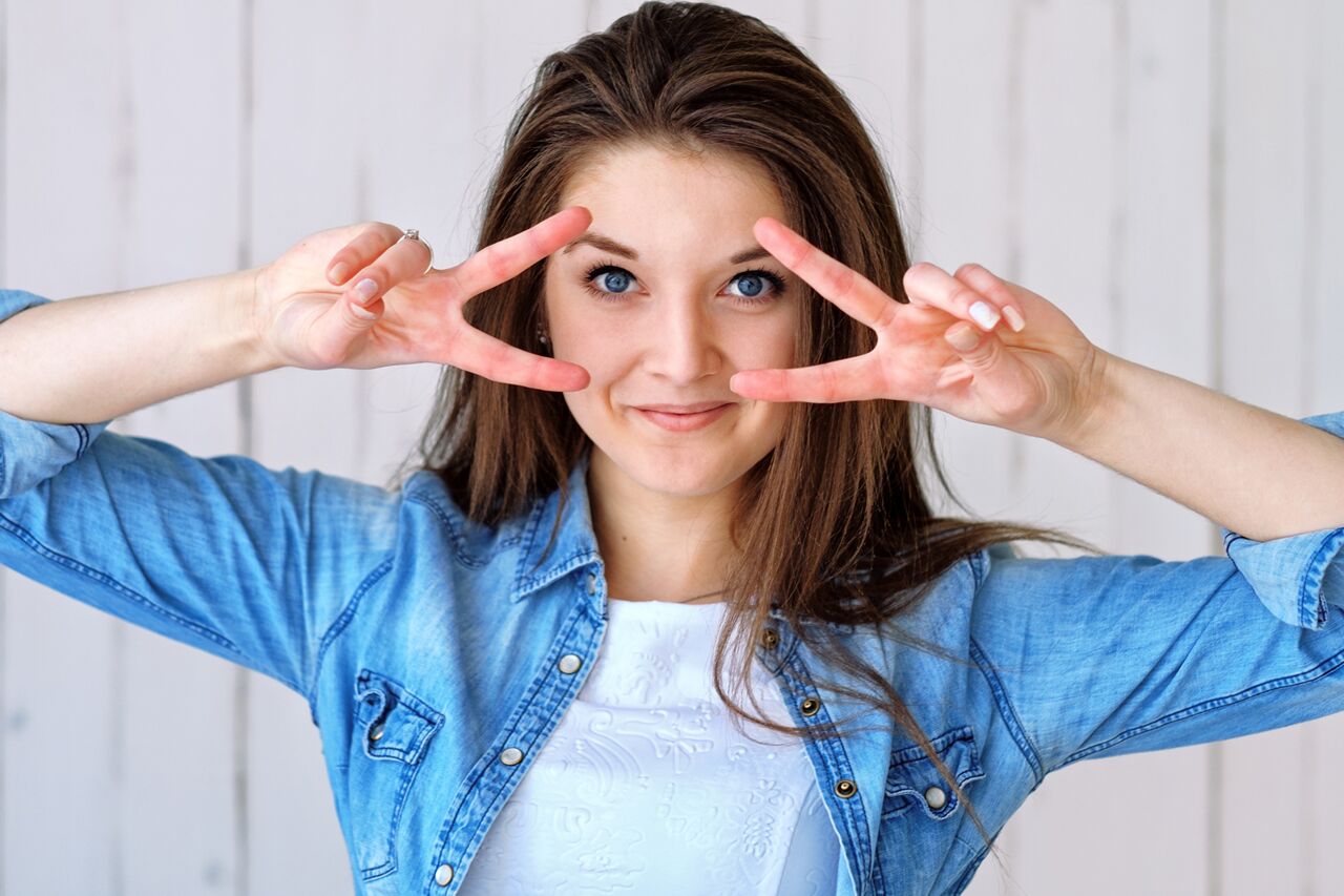 eye exam, Happy Girl wearing scleral lenses 